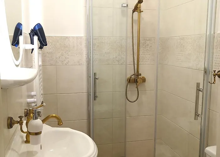 Gutshof - & Lägenhet *